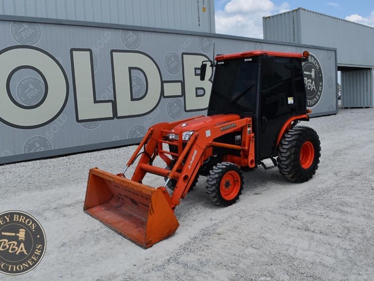 2013-kubota-b3000hsd-image-9