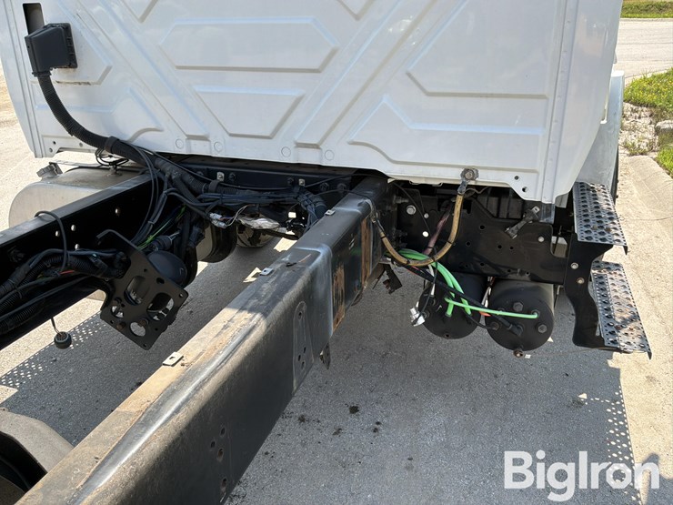 2019-international-durastar-4300-image-19