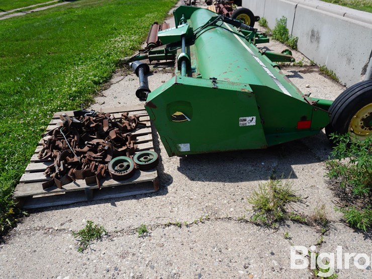 john-deere-220-image-9