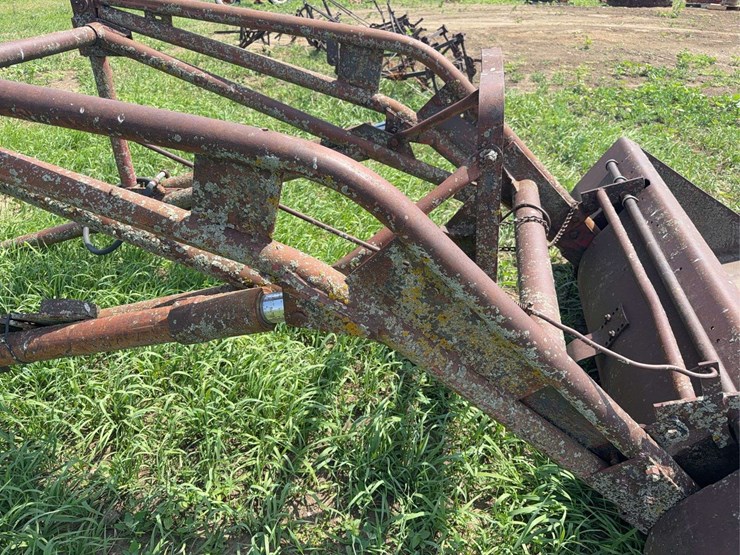 loader-for-farmall-300-or-350-image-8