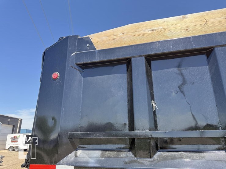 2005-peterbilt-335-image-44