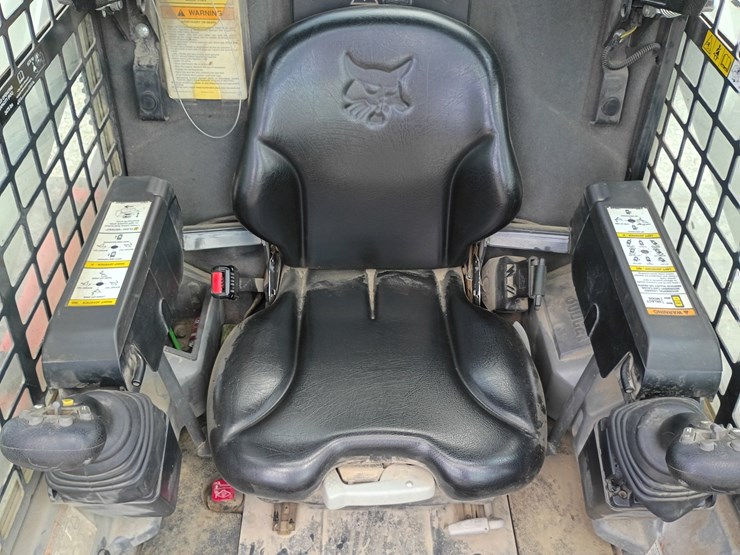 2023-bobcat-t770-image-26