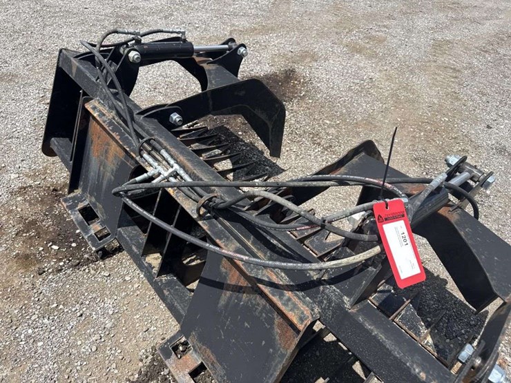 74in-skid-steer-grapple-image-7