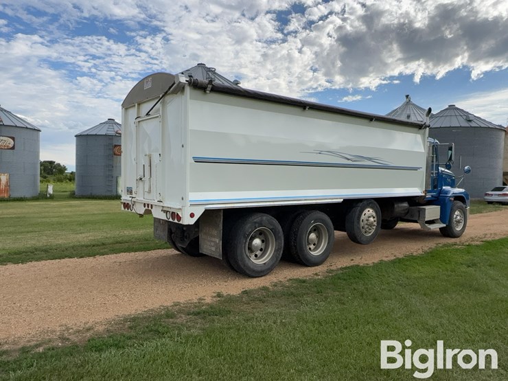 2000-freightliner-fld120-image-5