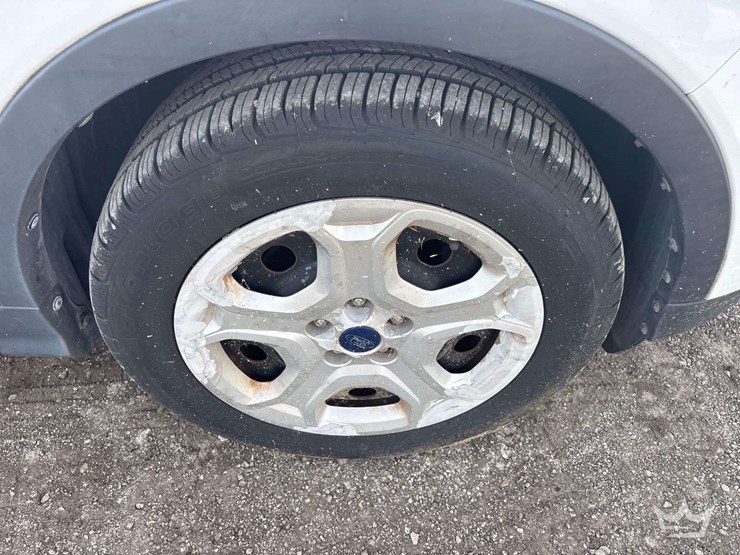 2010-ford-escape-image-23