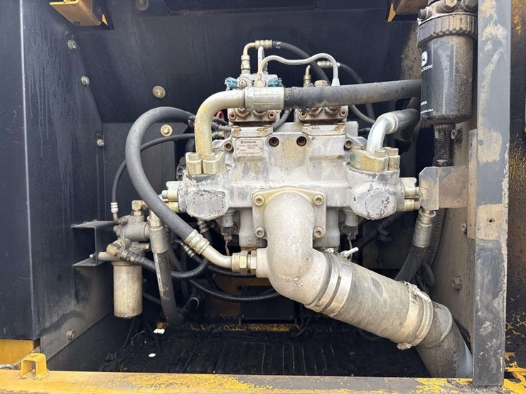deere-200c-lc-image-19
