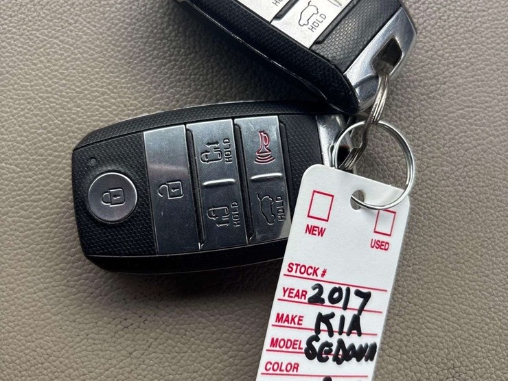 2017-kia-sedona-image-31