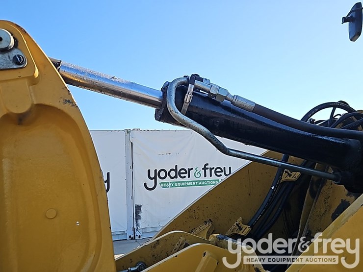 2023-caterpillar-920-image-18
