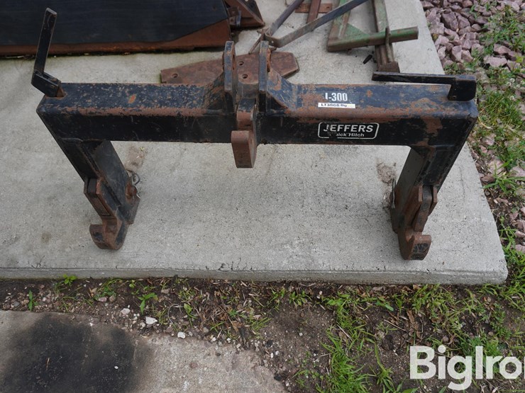 jeffers-i300-cat.-3-quick-hitch-image-2