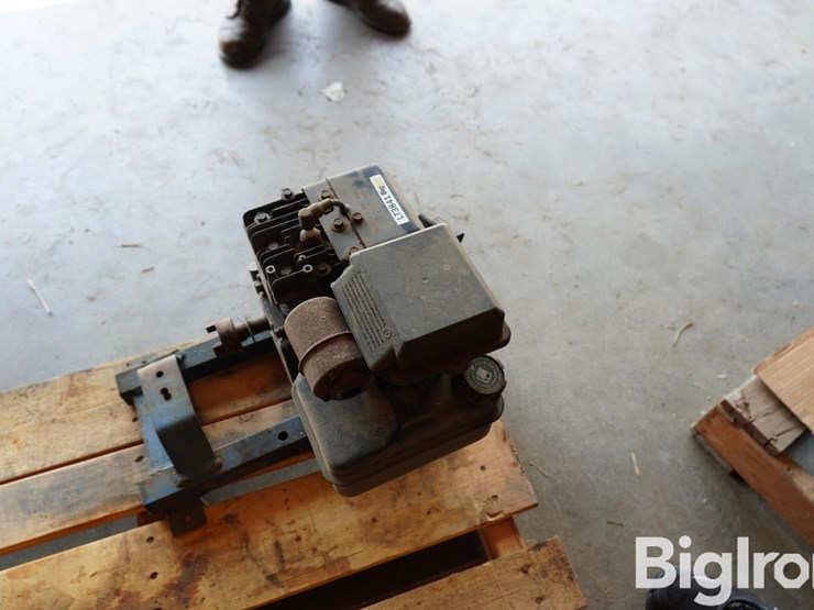 briggs-&-stratton-3-hp-gas-motor-image-7