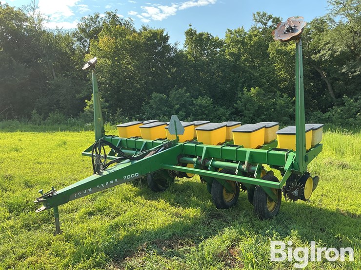 john-deere-7000-image-1