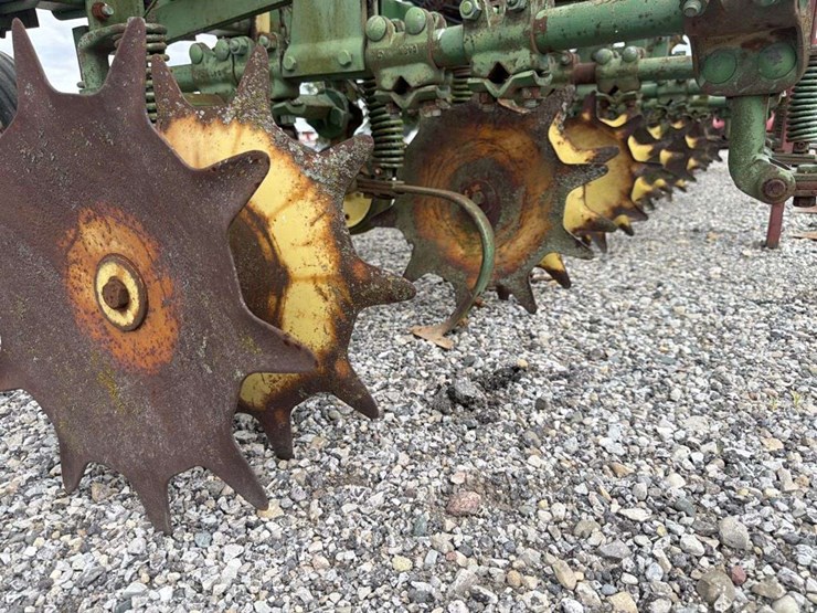 john-deere-16-image-11