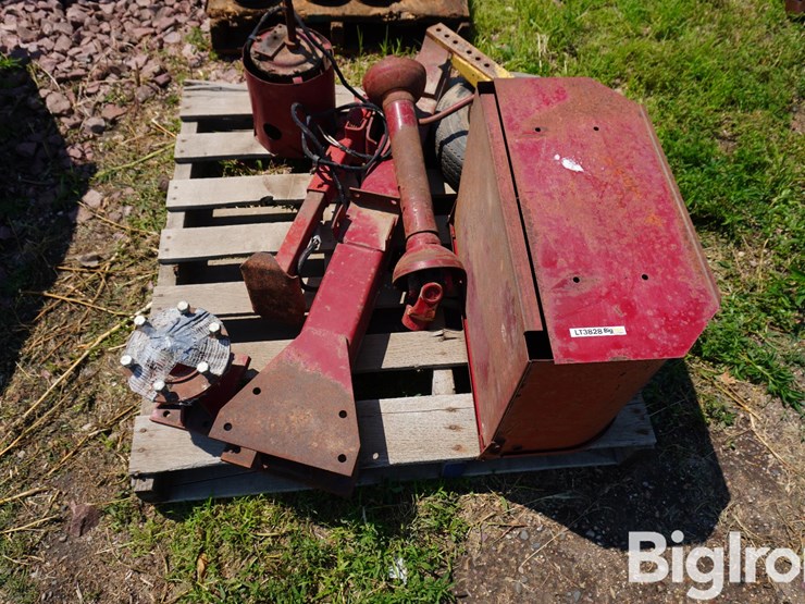 new-holland-845-image-4