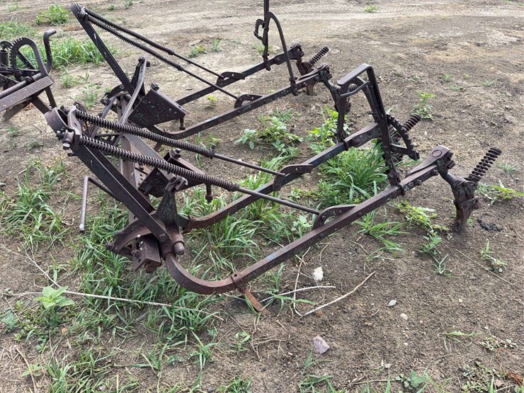 international-harvester-four-row-mounted-cultivator-image-8