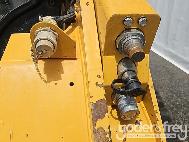 2020-caterpillar-279d3-image-19