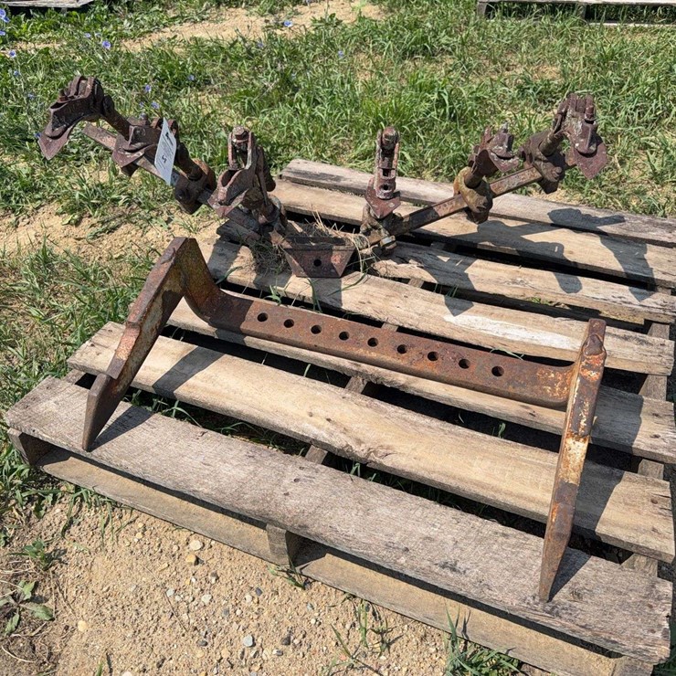 Farmall 806 Fast Hitch Drawbar and Rear Cultivator Bracket
