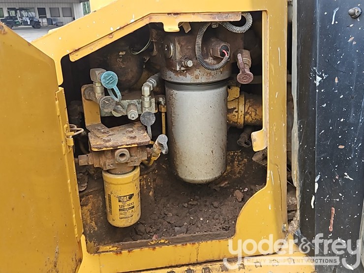 2014-caterpillar-d6t-image-23