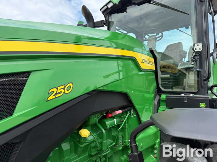 2025-john-deere-8r-250-image-11