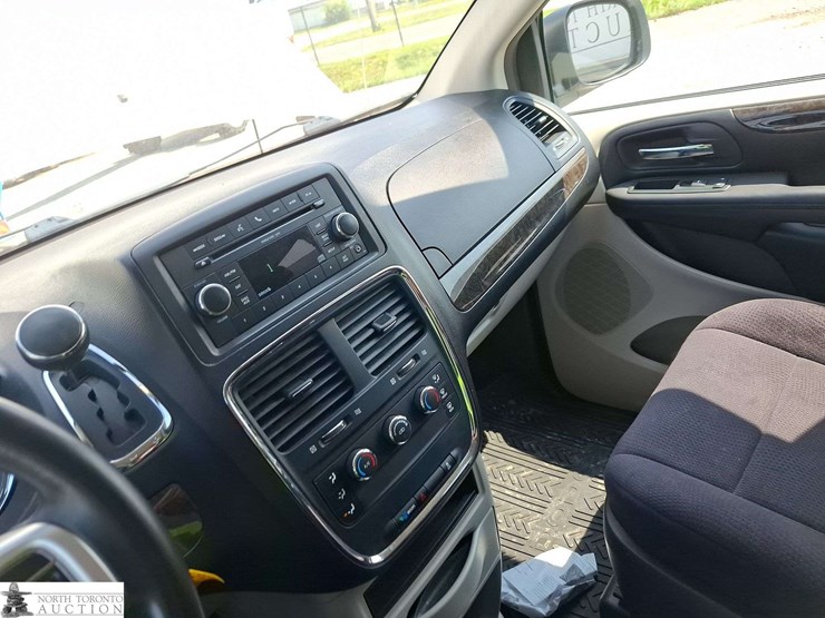 2011-dodge-grand-caravan-se-image-13