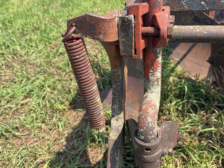 mccormick-deering-412-four-bottom-14”-fast-hitch-mold-board-plow-image-21