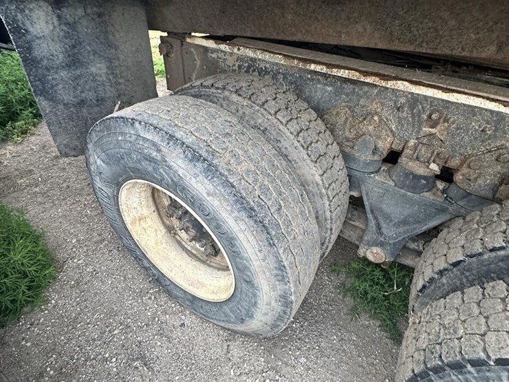 1988-ford-l9000-image-25