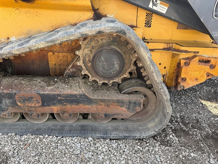 2013-deere-333e-image-18