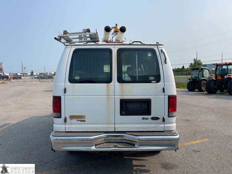 2011-ford-cargo-image-6