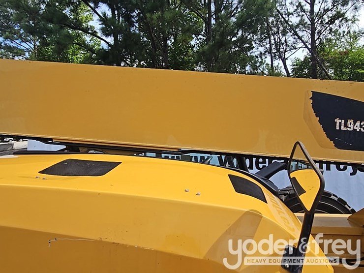 2015-caterpillar-tl943c-image-21