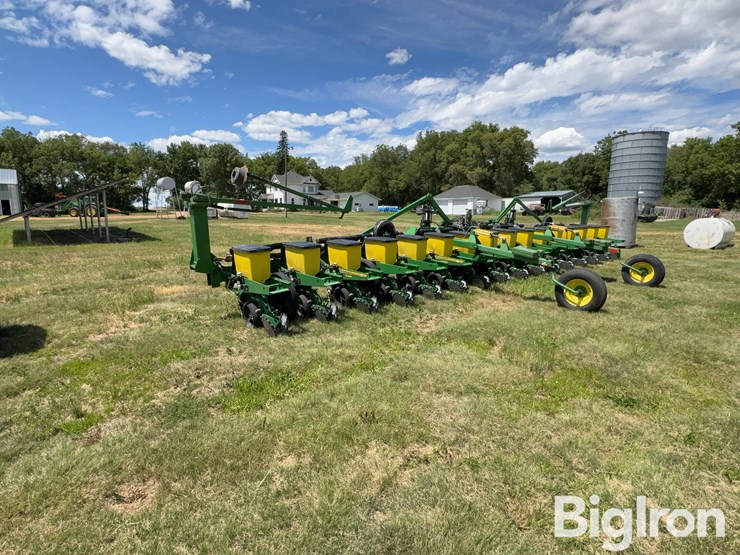 john-deere-7300-image-7