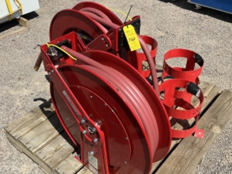(2)-hose-reels-&-tank-holders-image-4