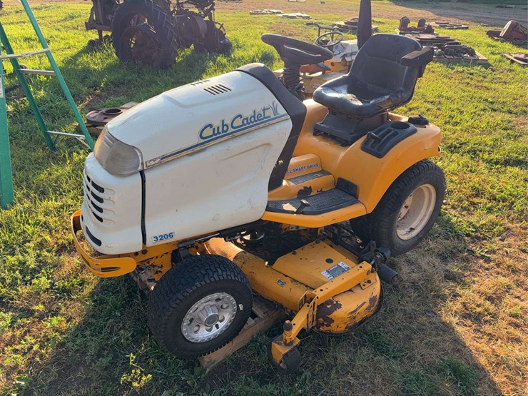 cub-cadet-3206-image-1