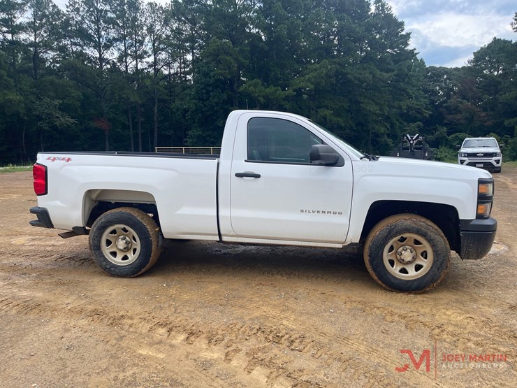 2015-chevrolet-silverado-1500-pickup-truck-image-2