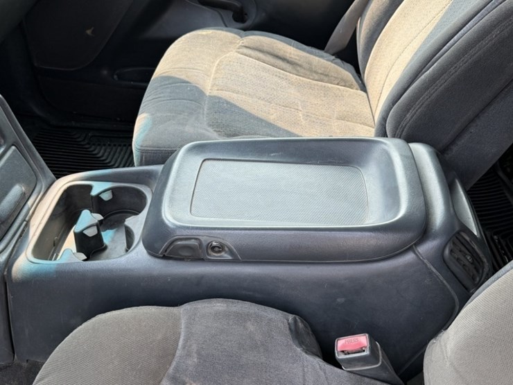 2002-chevrolet-silverado-2500hd-image-31