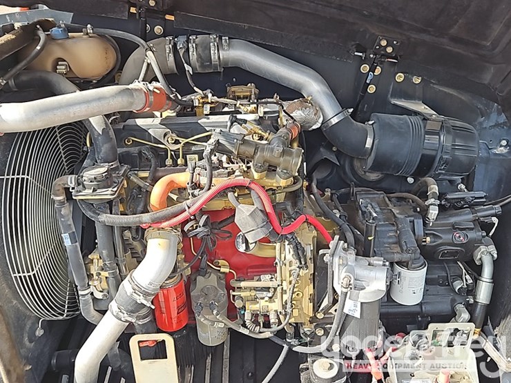 2018-jlg-742-image-21