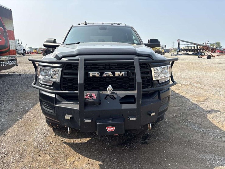 2022-dodge-3500-image-7