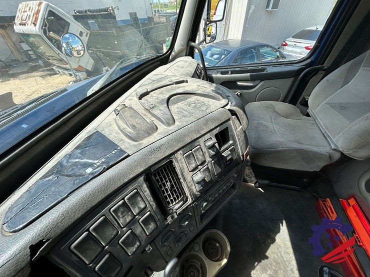 2006-volvo-truck-vnm42t-s/a-day-cab-truck-tractor-image-64