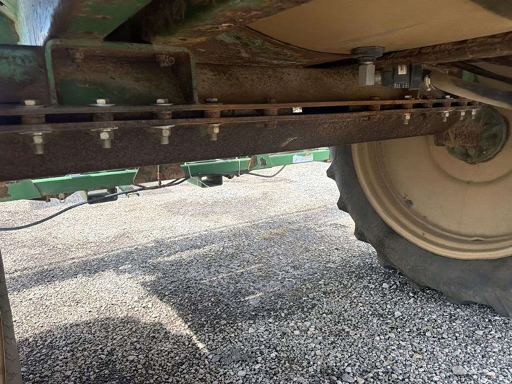 900-gallon-great-plains-sprayer-image-17