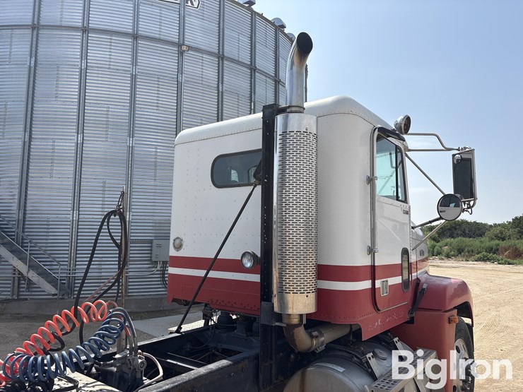1990-freightliner-fld120-image-11