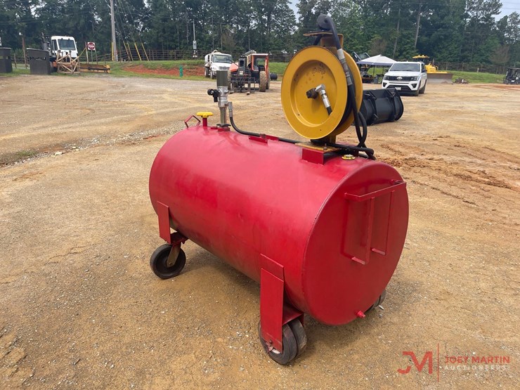 fuel-tank-with-pneumatic-pump-and-hose-reel-image-5