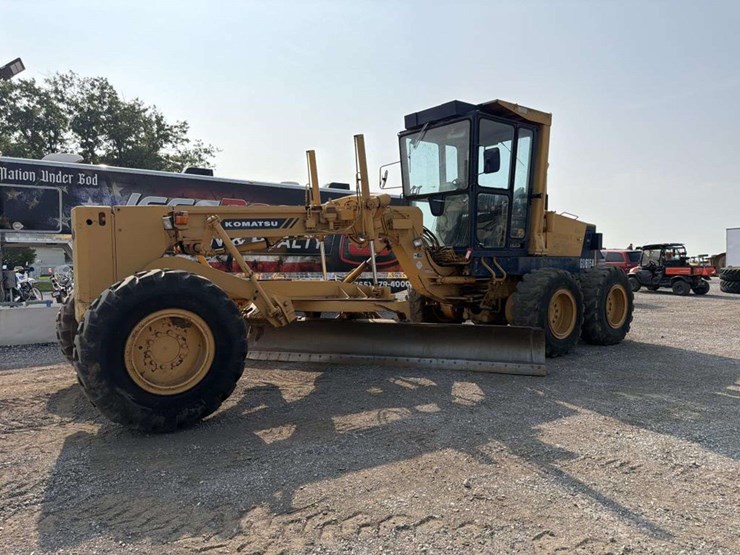 komatsu-grader-gd615a-image-1