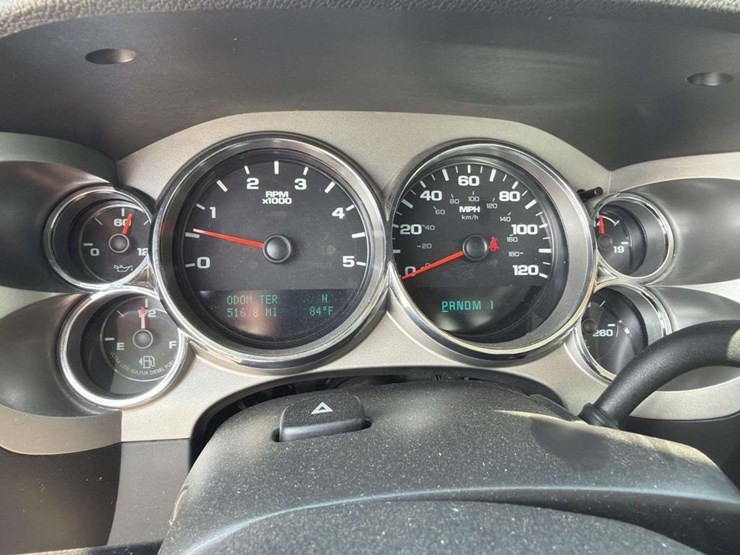 2013-chevrolet-3500-image-21