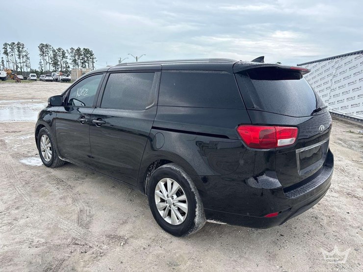 2017-kia-sedona-image-3