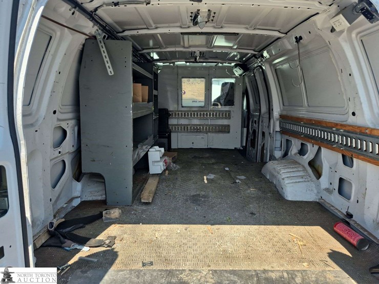 2014-ford-cargo-image-23