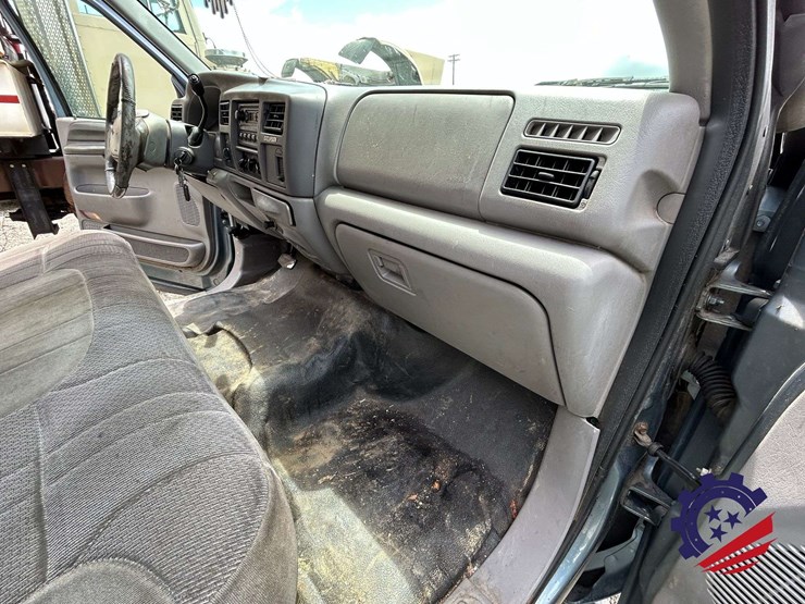 2000-ford-excursion-image-60