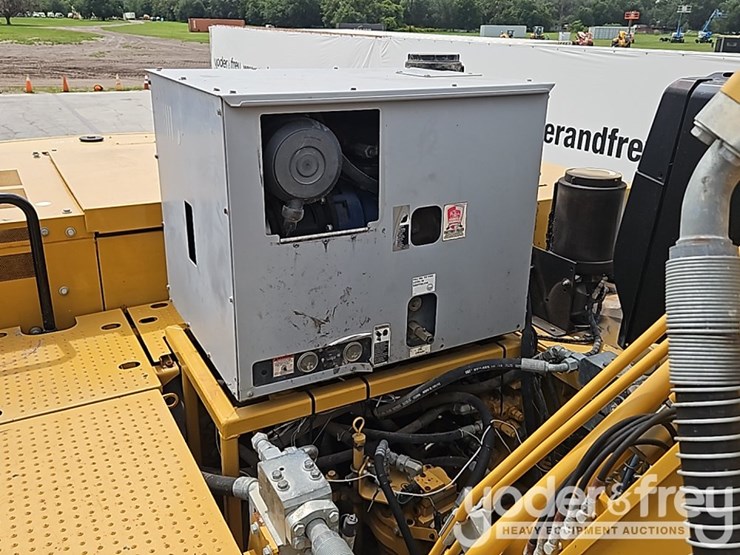 2019-caterpillar-336gc-image-27