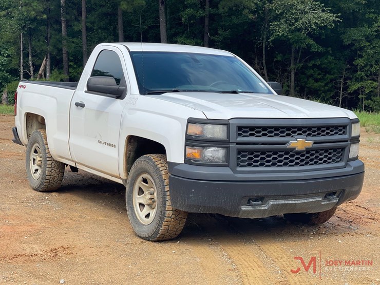 2015-chevrolet-silverado-1500-pickup-truck-image-1