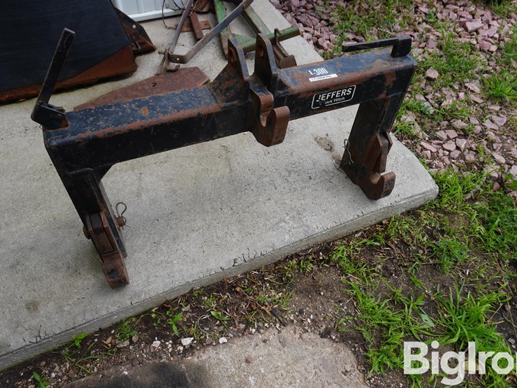 jeffers-i300-cat.-3-quick-hitch-image-3