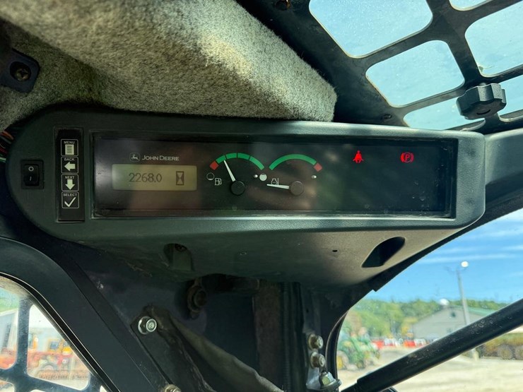2013-deere-333e-image-23