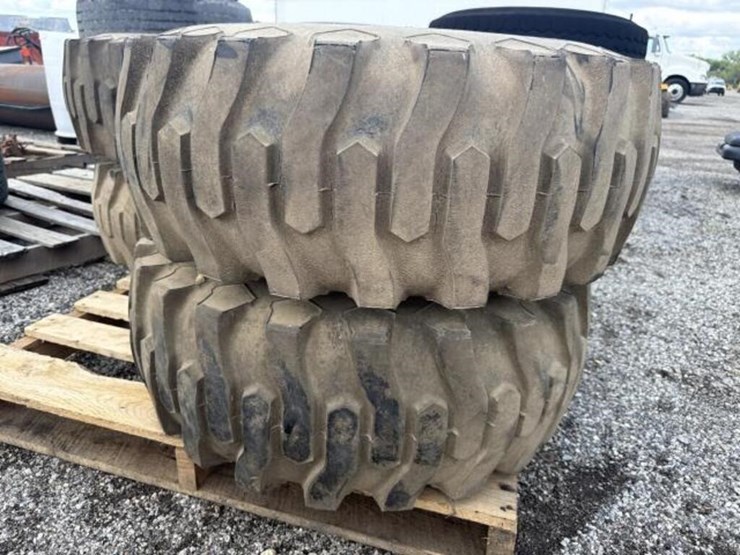 (4)-8-lug-truck-tires-image-4