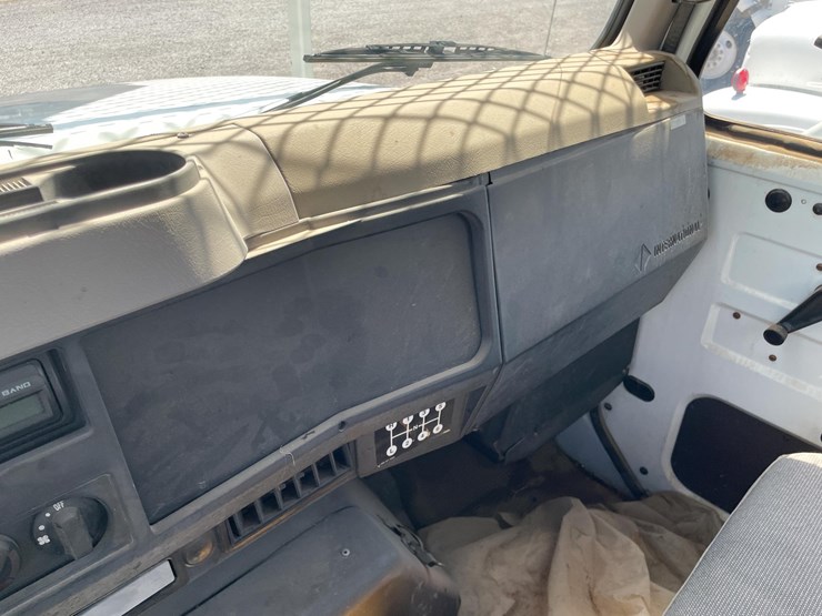 #2253-•-1998-isuzu-2-ton-cargo-truck-(has-nm-title)-(located-in-las-cruces)-image-35